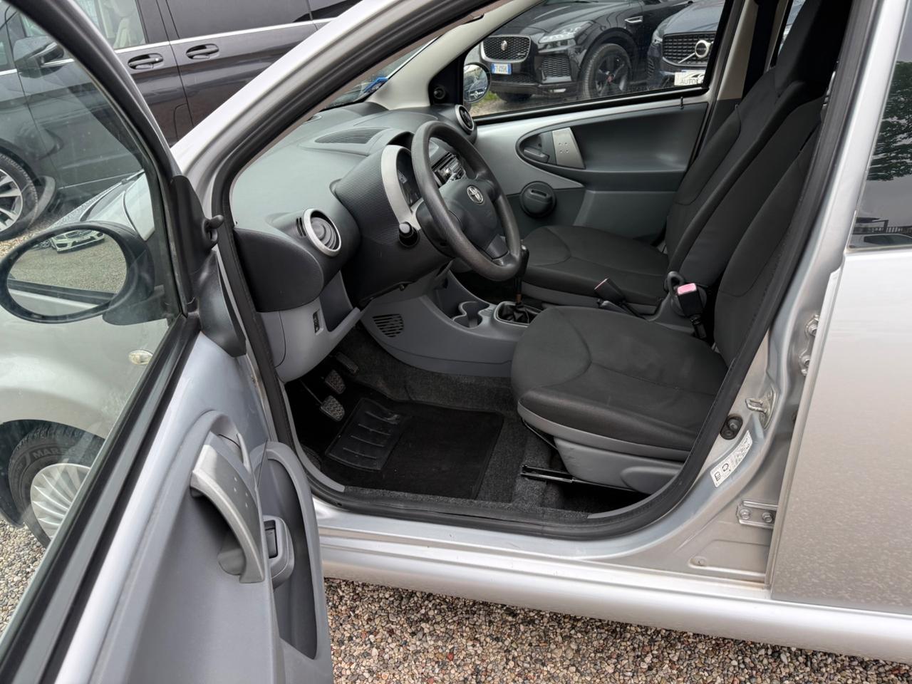 Toyota Aygo 1.0 12V VVT-i 5 porte Sol