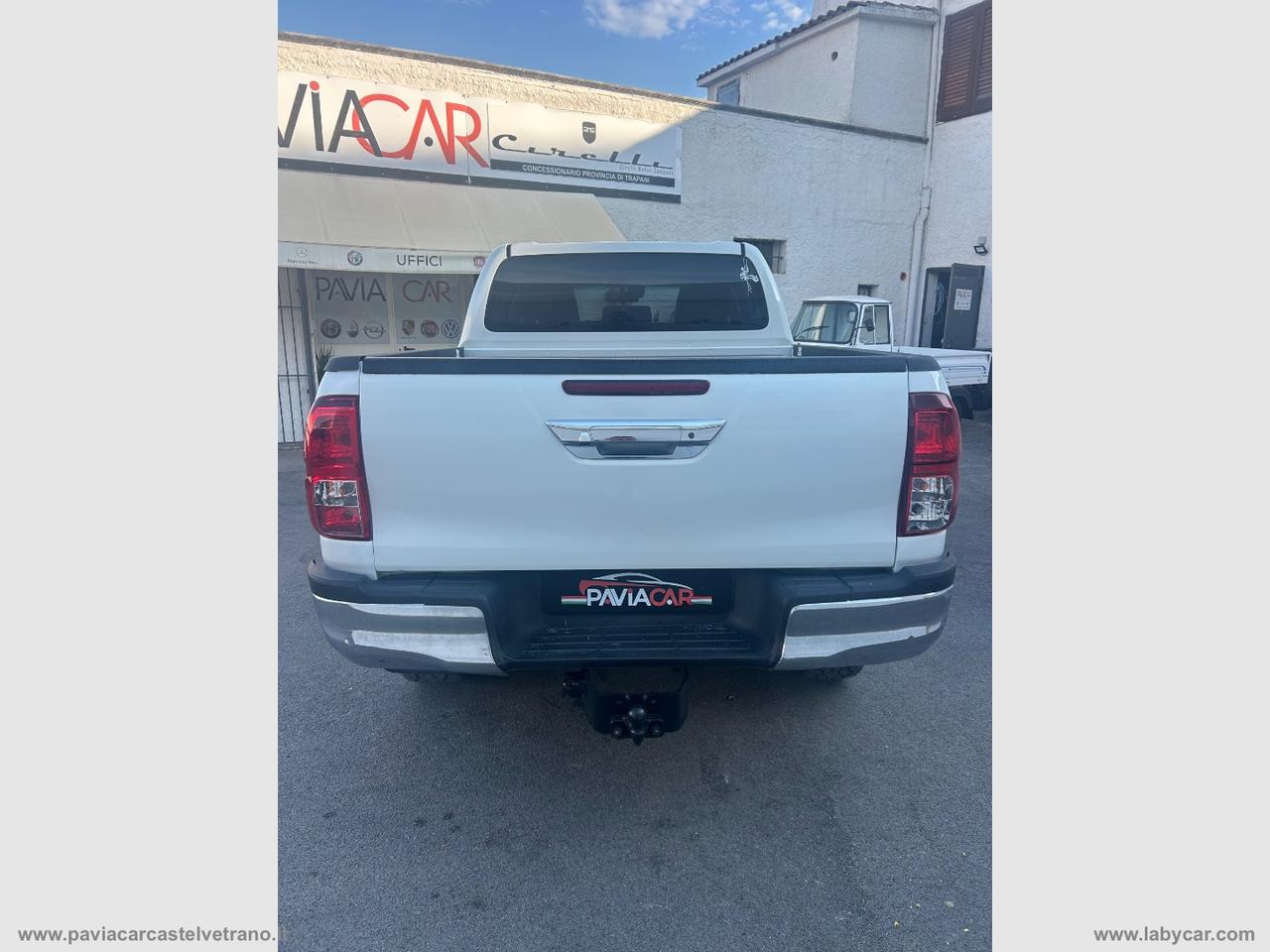 TOYOTA Hilux 2.4 D-4D 4WD 4p. DC Comfort