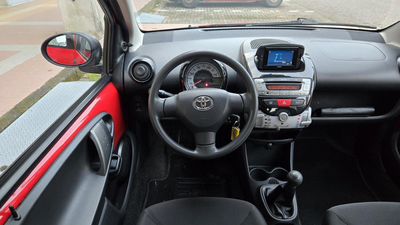 Toyota Aygo 1.0 VVT-i 69 CV 5 porte x-cite