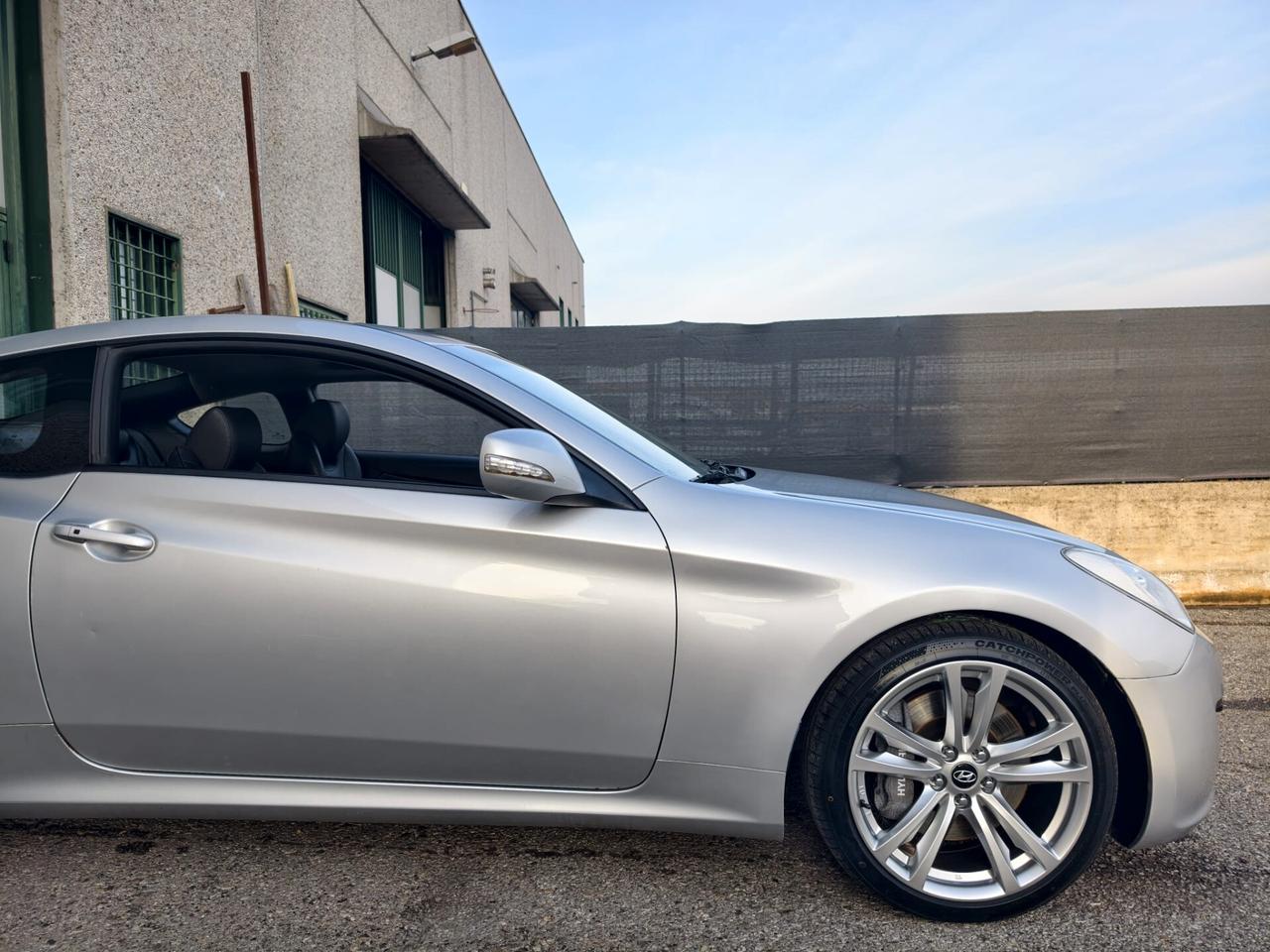 Hyundai Genesis TURBO UNIPRO STUPENDA 2012