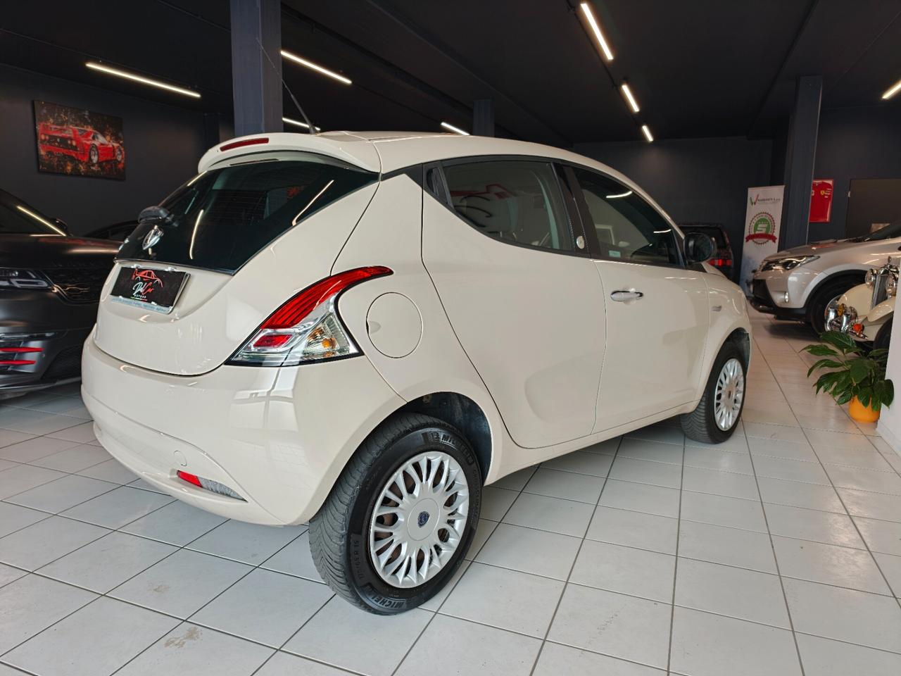 Lancia Ypsilon 0.9 TwinAir 85 CV 5 porte Metano Ecochic Gold