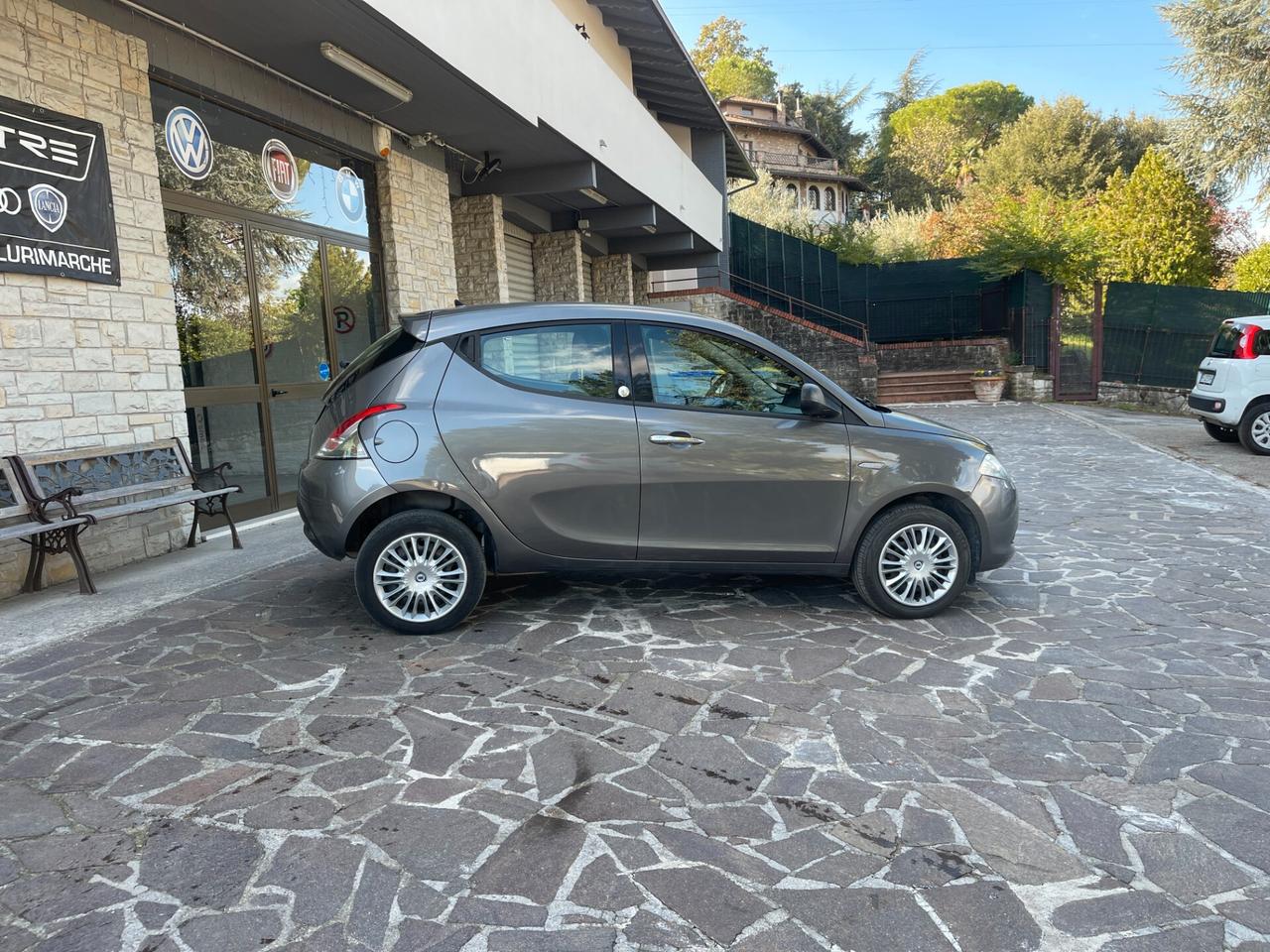 Lancia Ypsilon 0.9 TwinAir 85 CV 5 porte Metano Ecochic Gold NEO PATENTATO