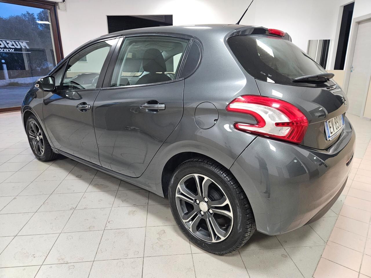 Peugeot 208 1.4 HDi 68 CV 5 porte Allure