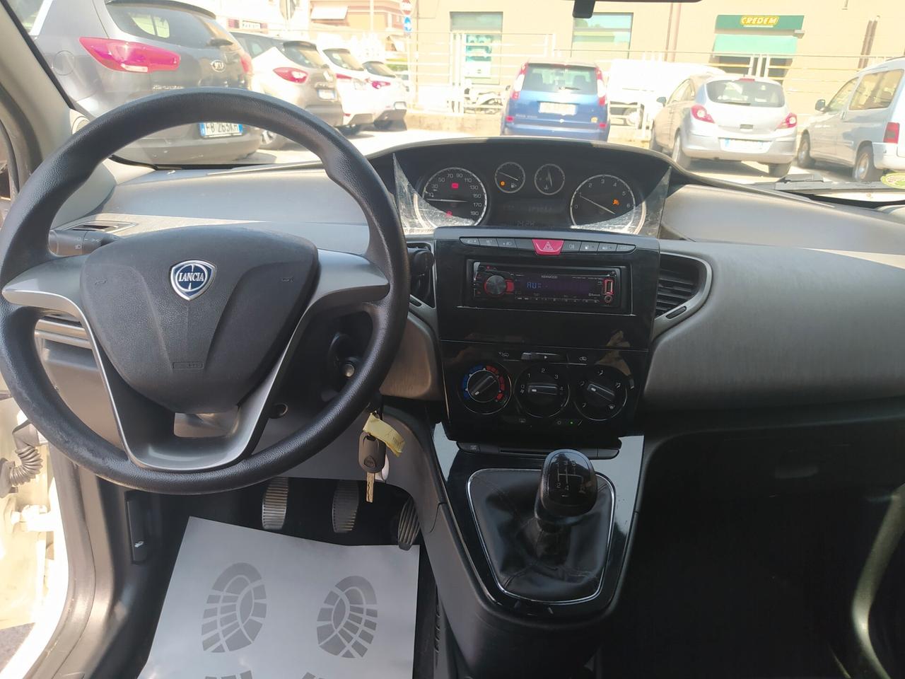 Lancia Ypsilon 0.9 TwinAir 85 CV 5 porte Metano Ecochic Silver Neopatentati