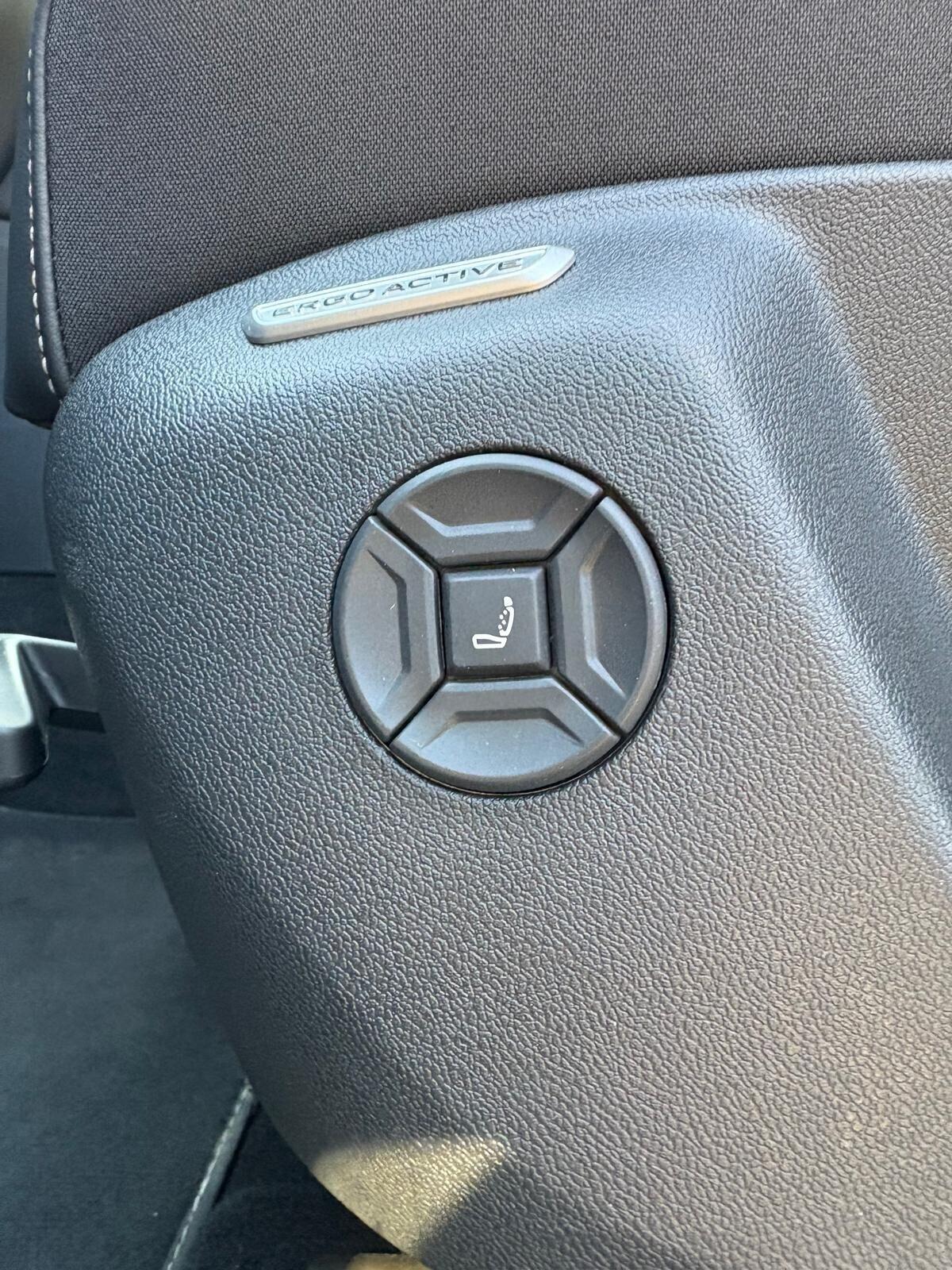 Volkswagen Tiguan VOLKSWAGEN TIGUAN 2.0 TDi R-LINE