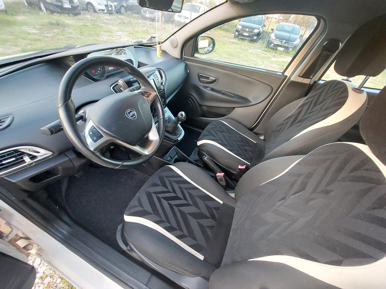 Lancia Ypsilon 1.2 69 CV 5 porte Platinum