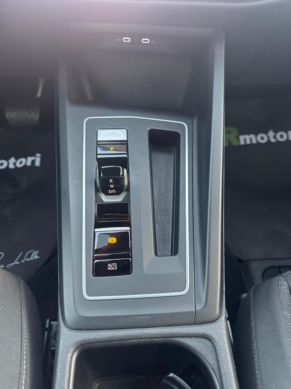 Volkswagen Golf 1.0 eTSI EVO DSG Life