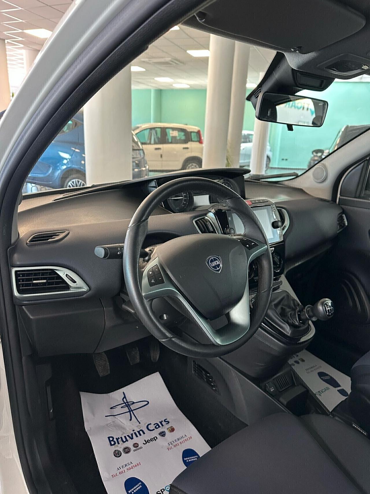 LANCIA YPSILON 1.0 HYBRID 70CV 2024 PLATINO