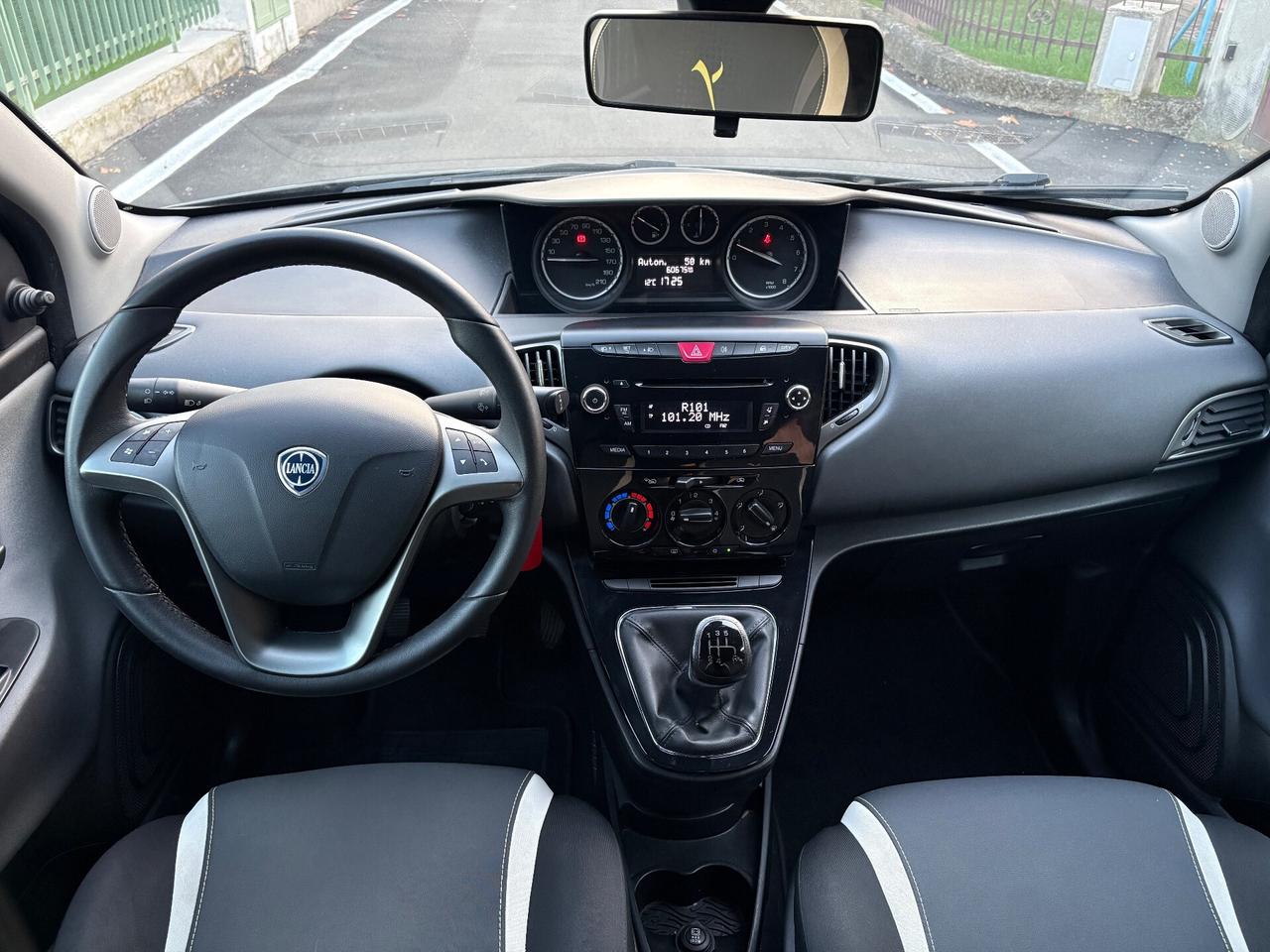 Lancia Ypsilon 1.2 BENZINA 2014 NEOPATENTATI