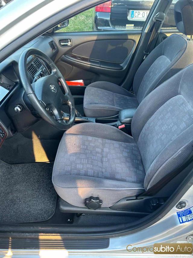 TOYOTA Avensis 1.6i 16V cat