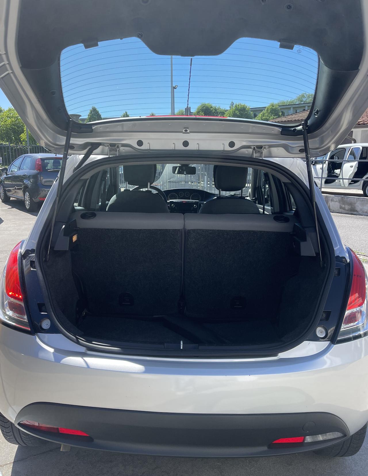 Lancia Ypsilon 1.2 69 CV Silver - neopatentati
