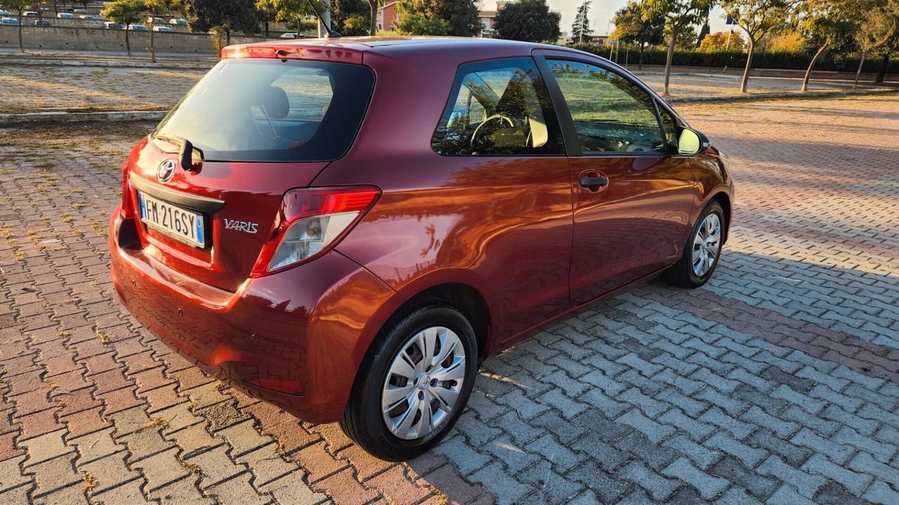 Toyota Yaris 1.4 D-4D 3 porte Lounge