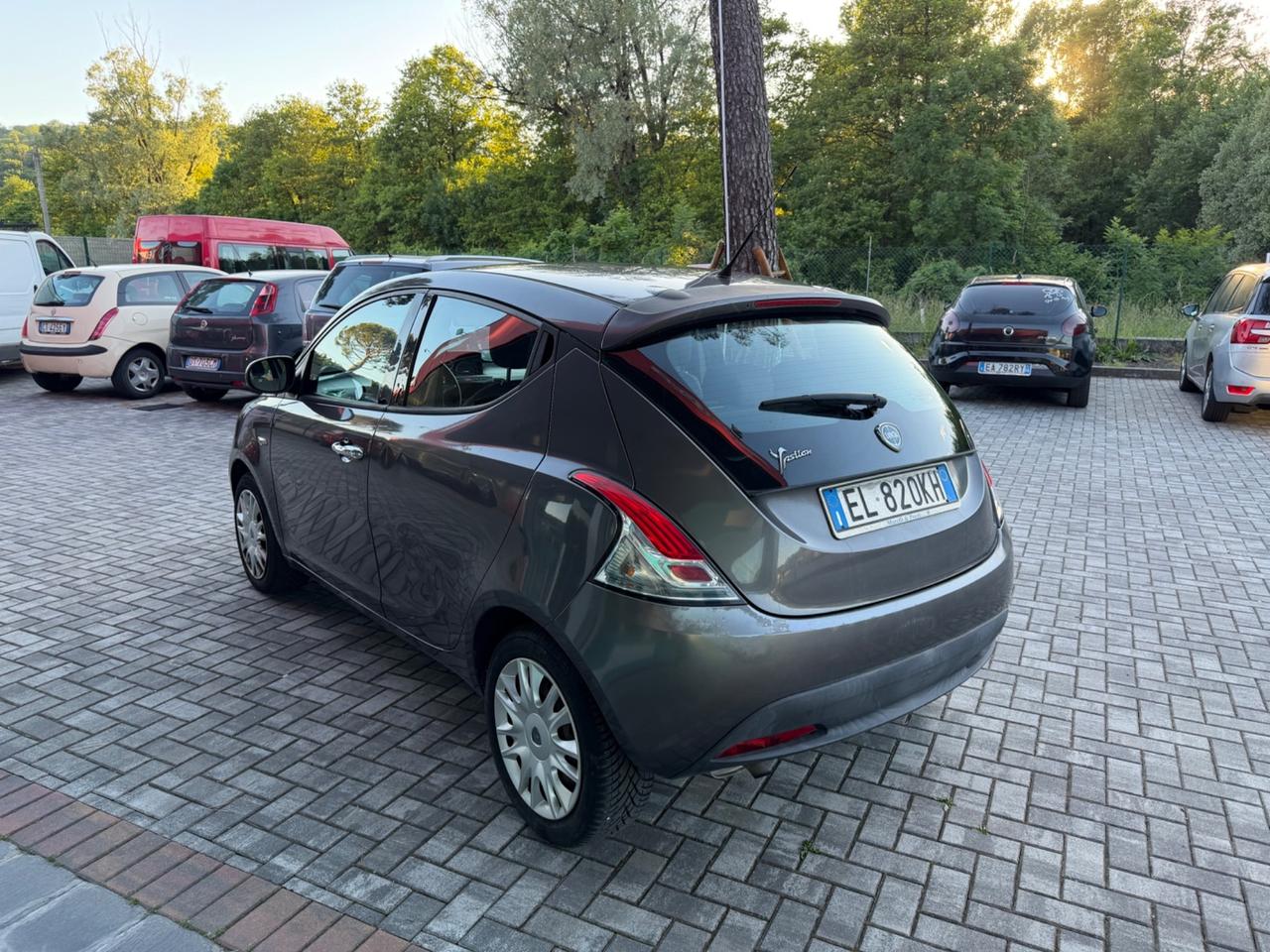 Lancia Ypsilon 1.2 69 CV 5 porte - NEOPATENTATI