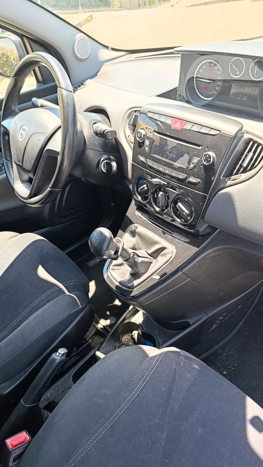 Lancia Ypsilon 1.2 69 CV 5 porte S&S Gold