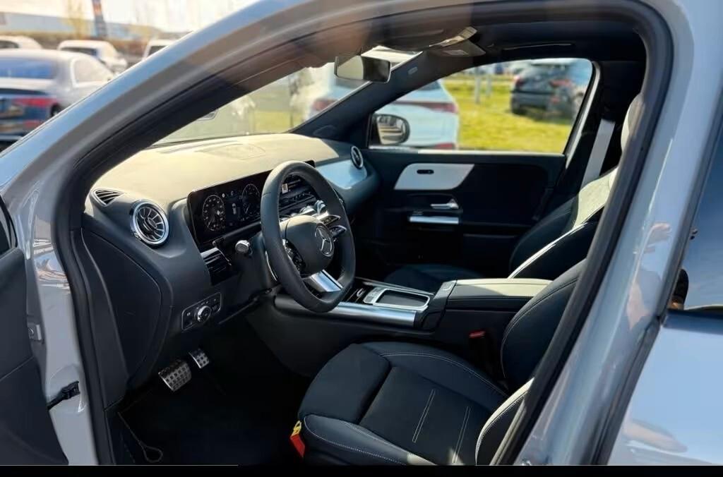 MERCEDES-BENZ GLA 200D NEW 150CV AUTOMATIC 4MATIC AMG LINE ( FARI LED - TETTO PANORAMICO APR. - AMBIENT LIGHTS - PELLE - CRUISE - NIGHT PACK - NAVI PREMIUM - PARK ASSIST - TELECAMERA 360 - CERCHI 20 ) KM 3000