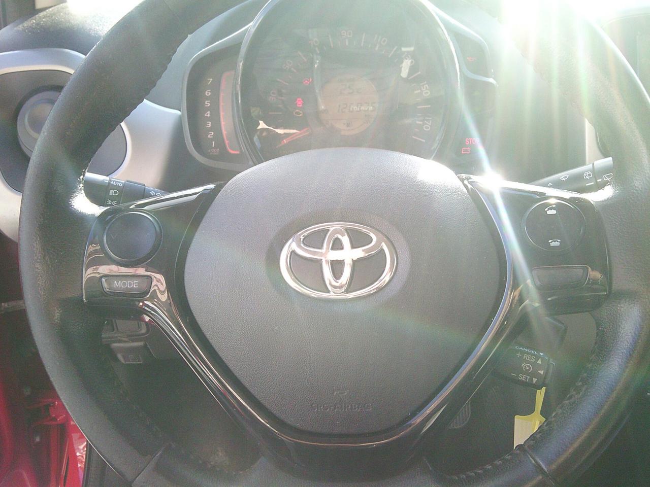 Toyota Aygo 1.0 VVT-i 69 CV 5 porte x-play