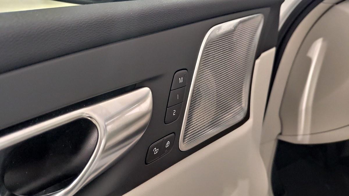 VOLVO Xc60 T8 Recharge Plug-In Hybrid Awd Aut. Ultimate Dark
