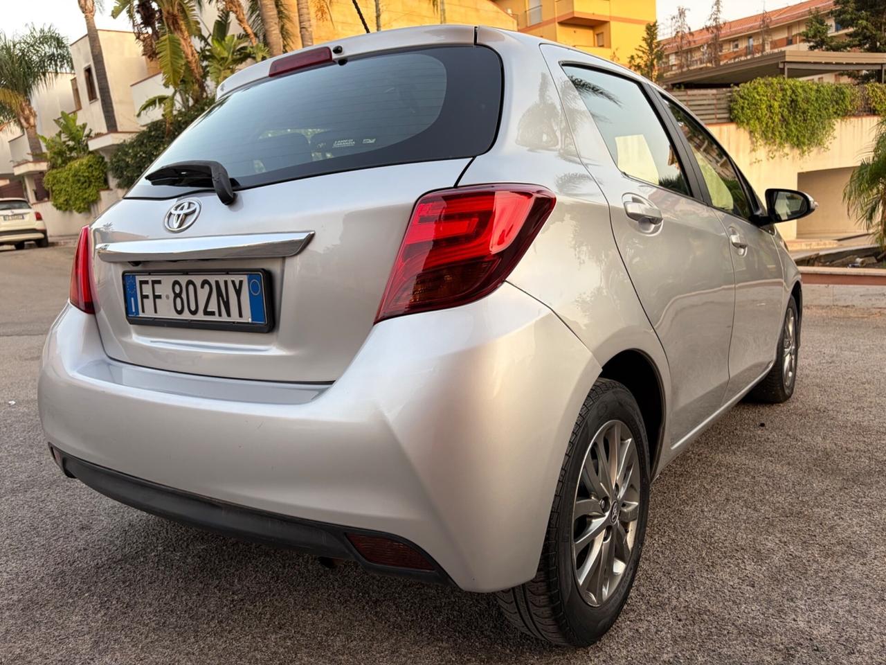 Toyota Yaris 1.0 benz ideale per neopatentati