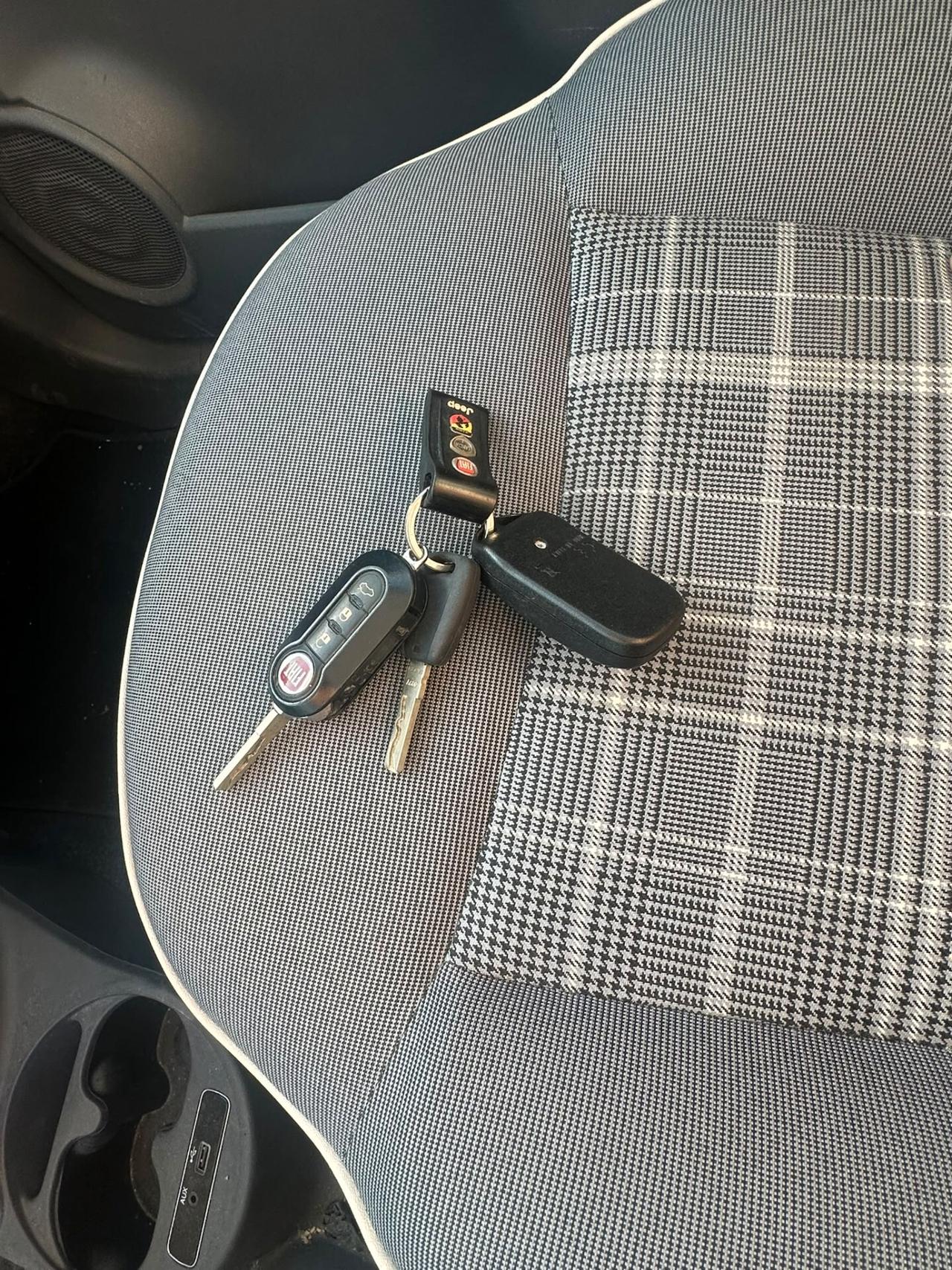 Fiat 500 2017 1.2 Lounge LEGGI