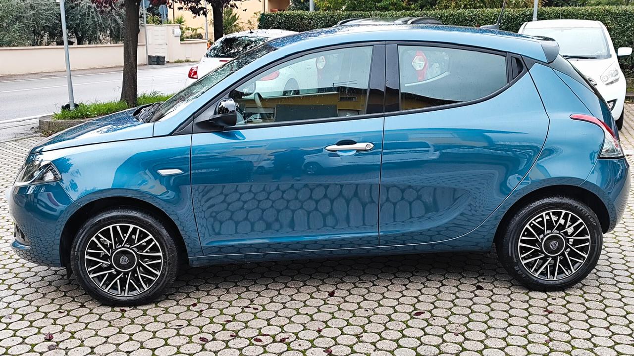 Lancia Ypsilon 1.0 FireFly 5 porte S&S Hybrid Silver Plus