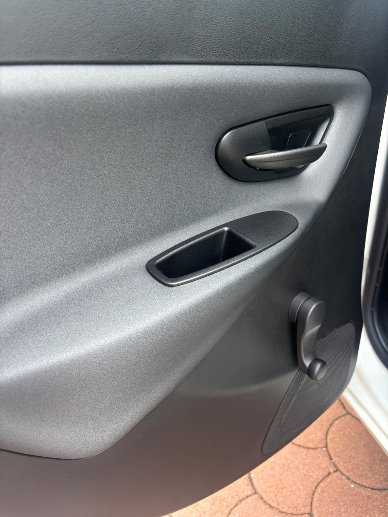 Lancia Ypsilon 1.3 MJT 16V 95 CV 5 porte S&S Silver