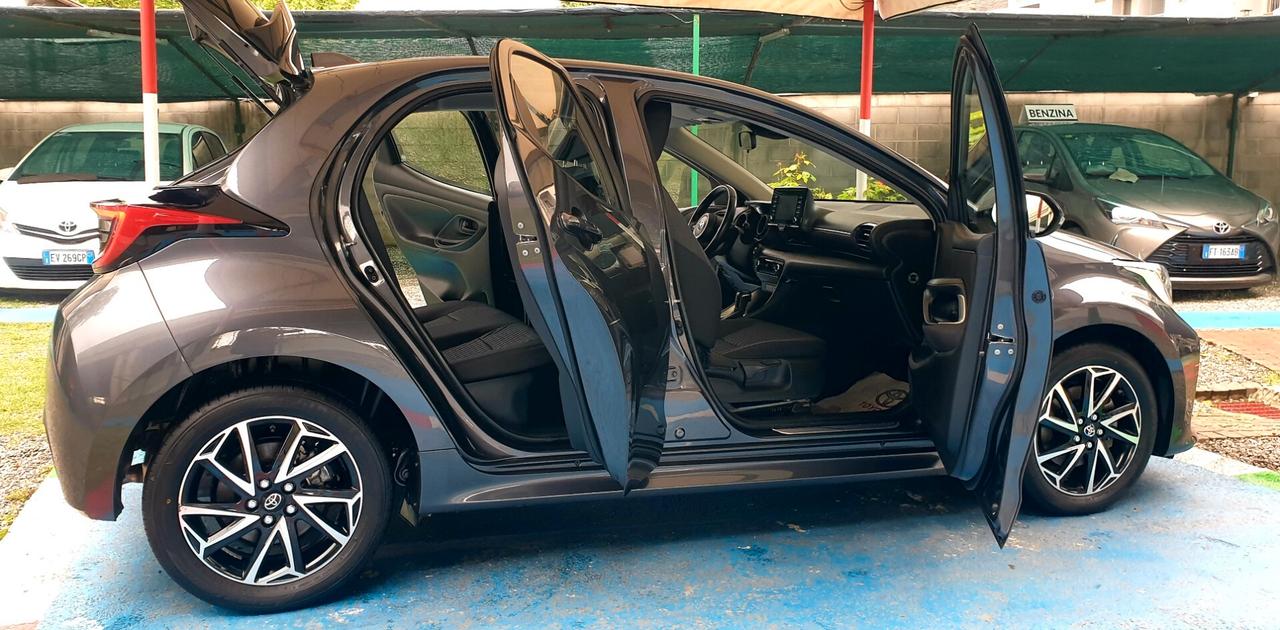 TOYOTA YARIS 1.5 BENZINA/HYBRID DICEMBRE 2022.FULL OPTIONAL