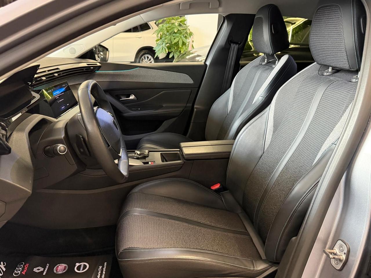 PEUGEOT 308 BERLINA ALLURE 1.5 PELLE NAVI OK NEOPATENTATI ANNO 2022