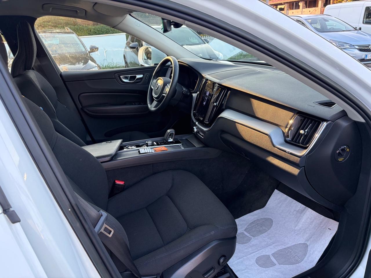 Volvo XC 60 XC60 B4 (d) AWD GEARTRONIC MOMENTUM PRO