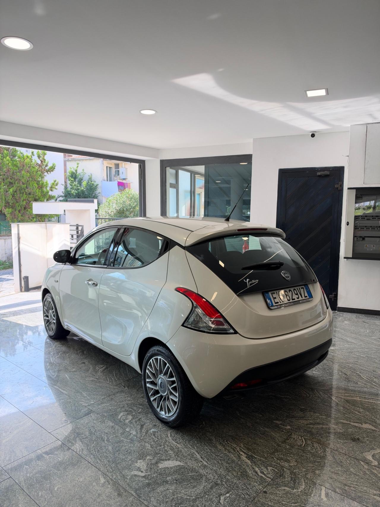 Lancia Ypsilon 1.3 MJT 16V 95 CV 5 porte S&S Silver