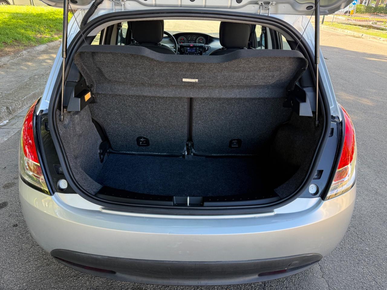 Lancia Ypsilon 1.2 69 CV 5 porte S&S Platinum