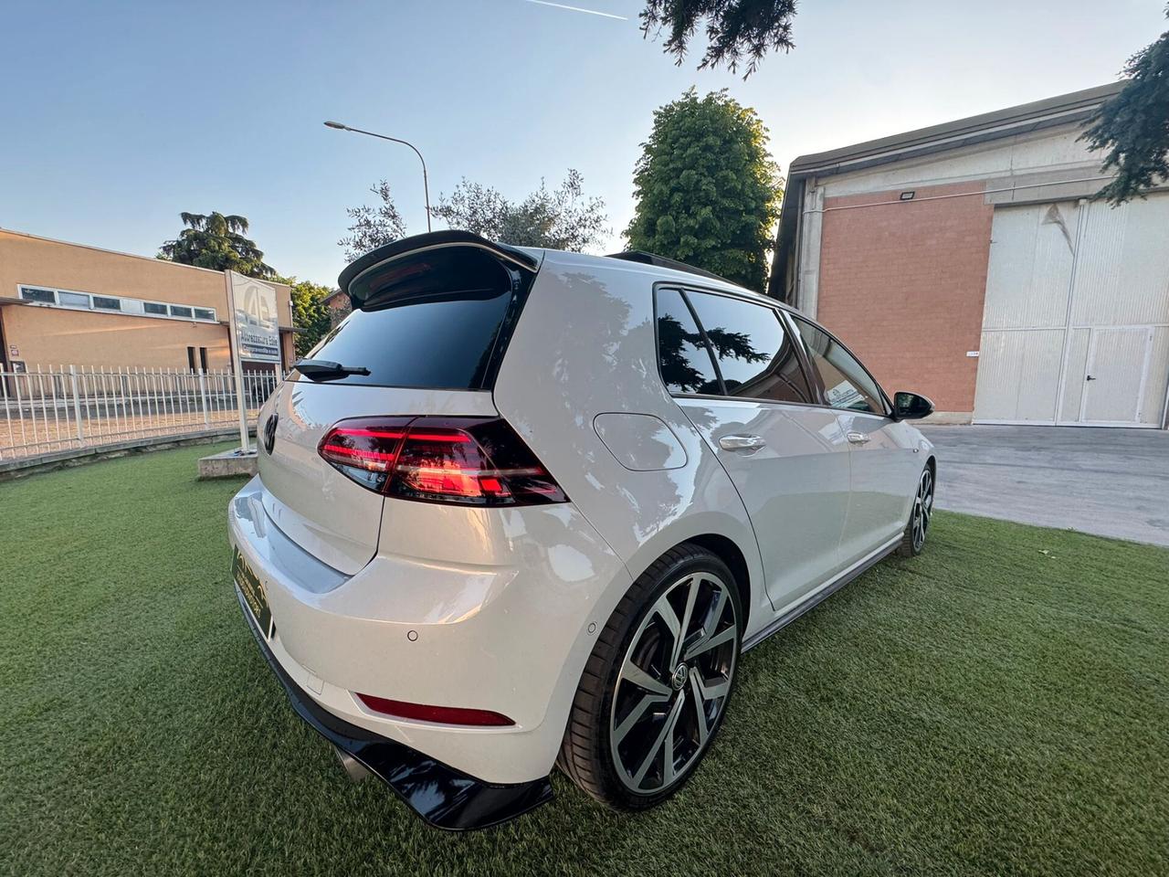 Volkswagen Golf GTI Golf 2.0 TSI GTI