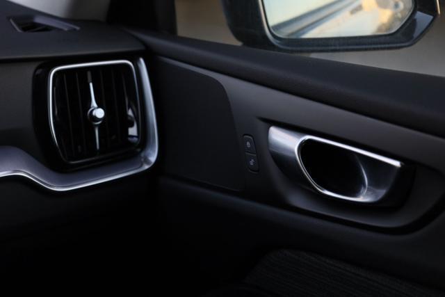 VOLVO V60 NON MARCIANTE B3 automatico Essential PREZZO NETTO