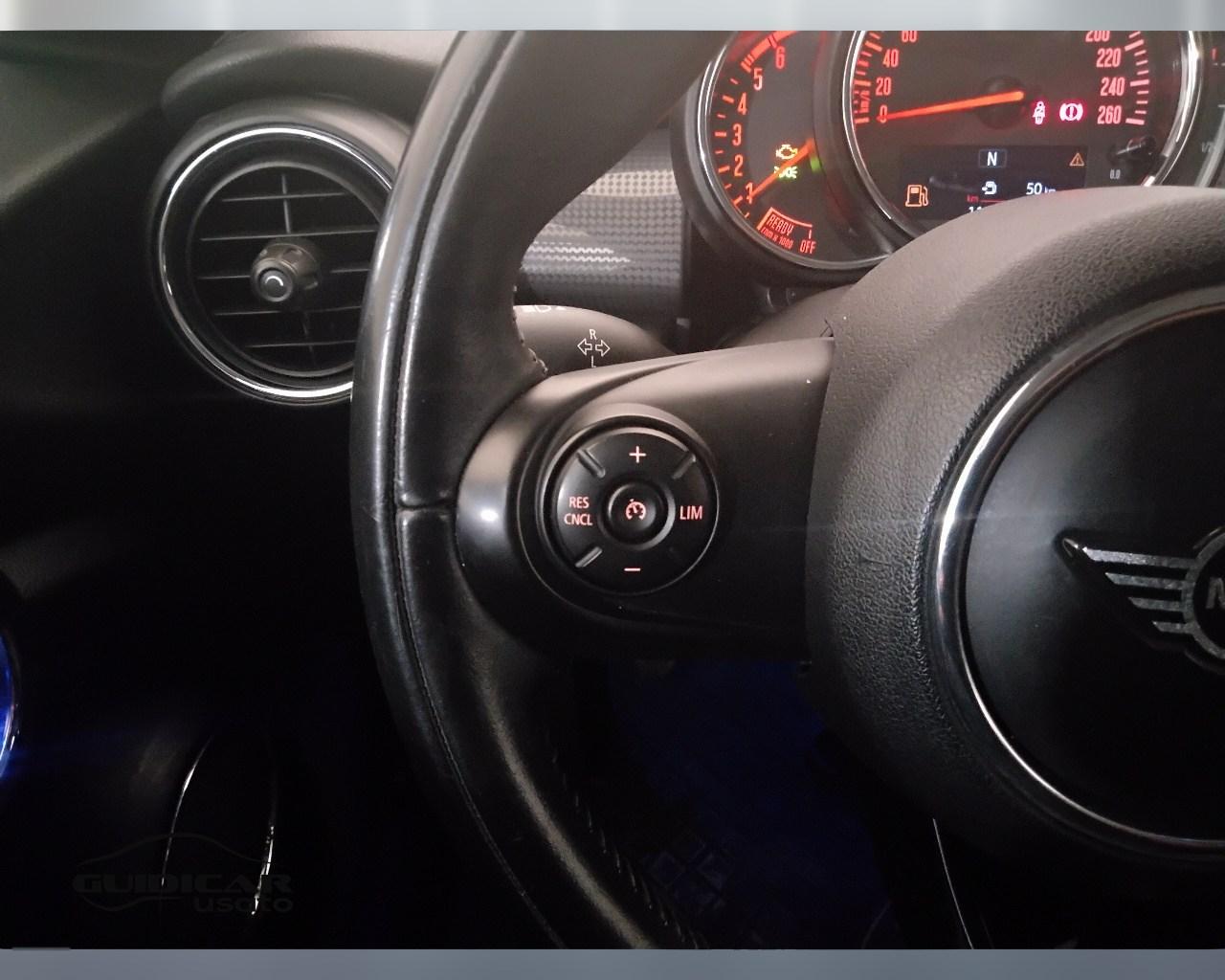 MINI Mini IV F55 2018 5p - Mini 5p 1.5 Cooper D Business XL