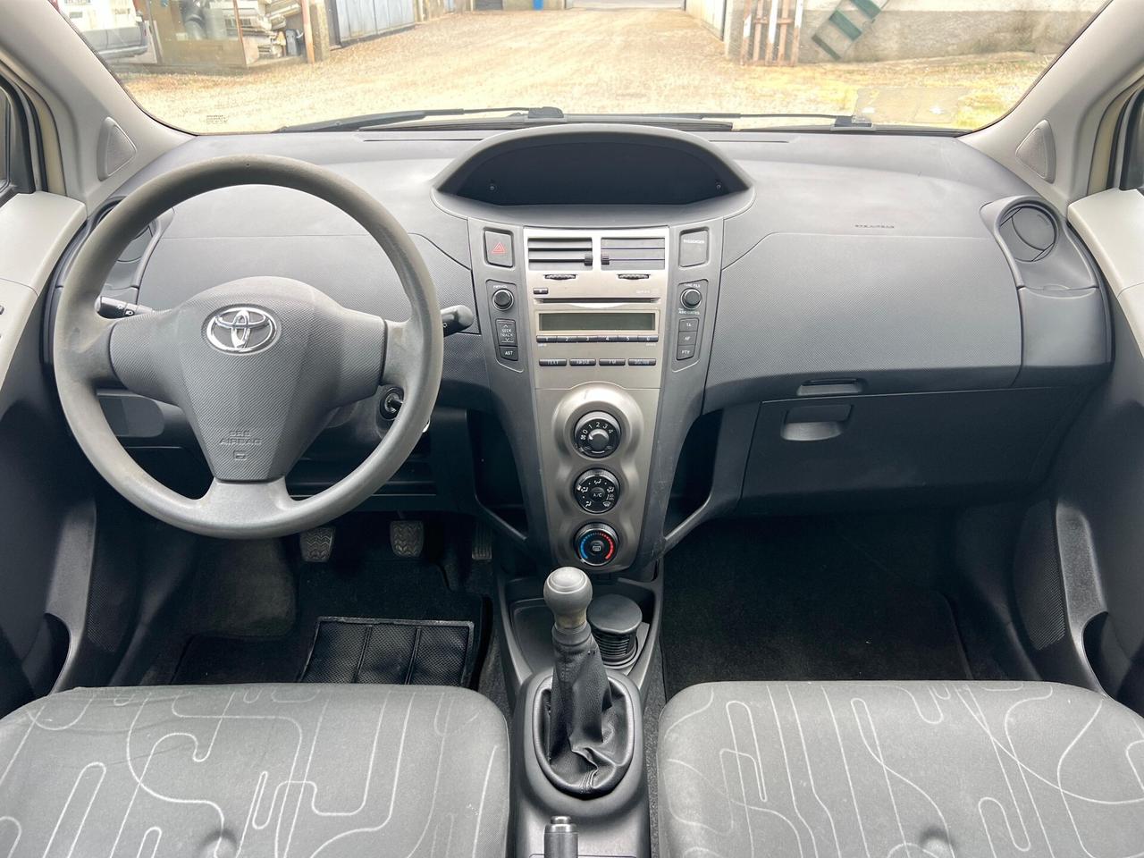 Toyota Yaris 1.0 5 porte