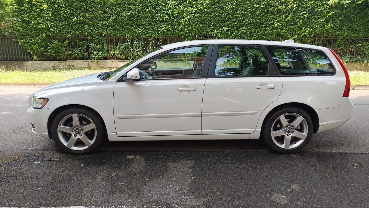 Volvo V50 D3 R-design