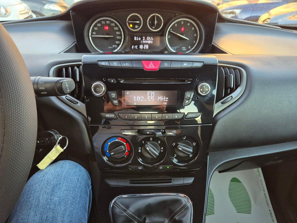Lancia Ypsilon 1.2 69 CV 5p UNICOPROPRI