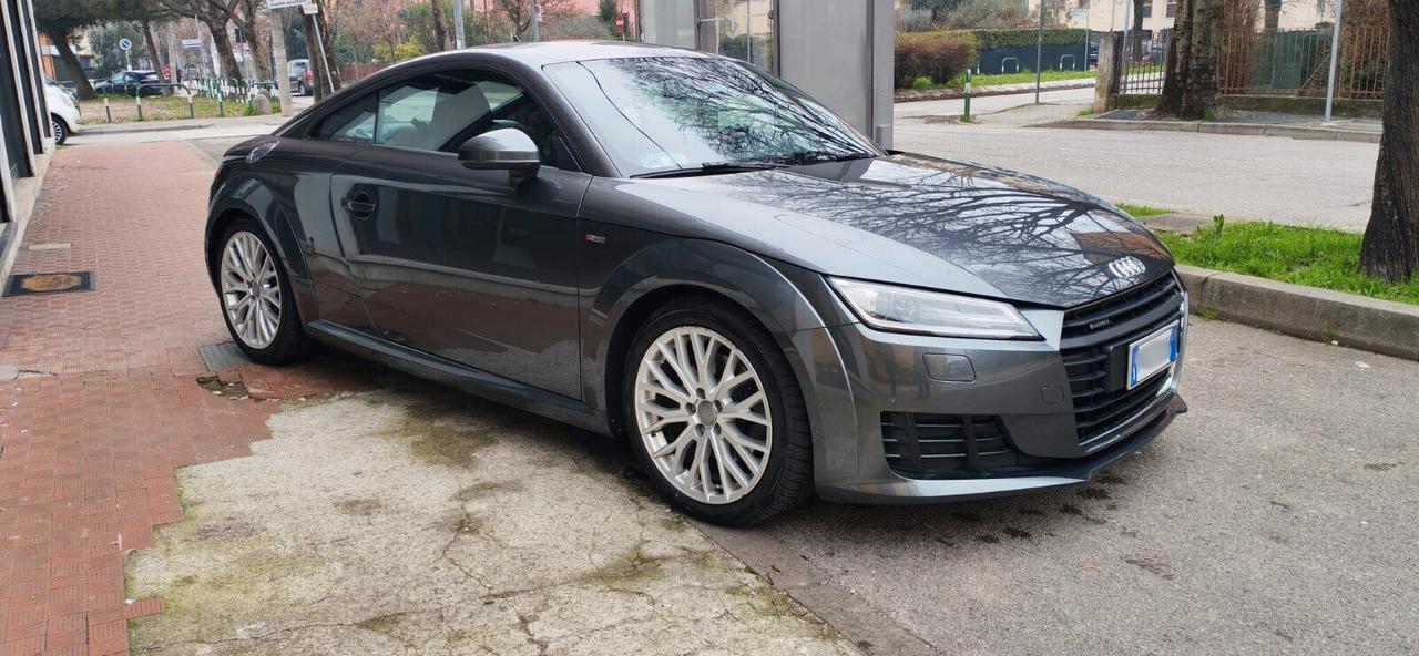 Audi TT Coupé 2.0 TDI quattro S tronic line