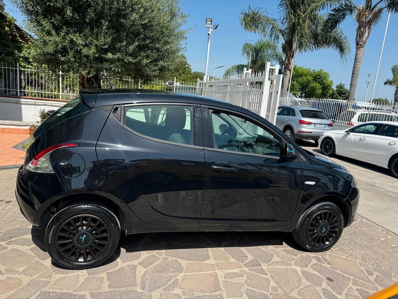Lancia Ypsilon 0.9 TwinAir 85 CV 5 porte Metano Ecochic Elefantino