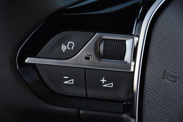 PEUGEOT 2008 BlueHDi 130 S&S EAT8 Allure