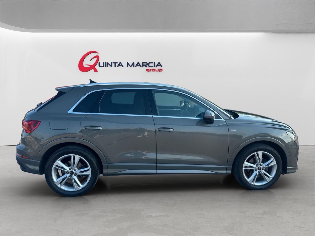 Audi Q3 35 TDI S tronic-S-LINE EST.