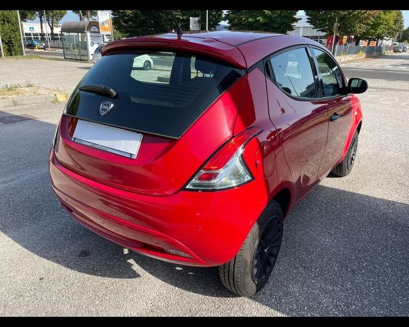 Lancia Ypsilon 0.9 TwinAir 85 CV 5 porte Metano Ecochic Silver