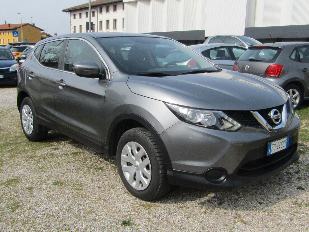 Nissan Qashqai 1.2 DIG-T Visia pochi km