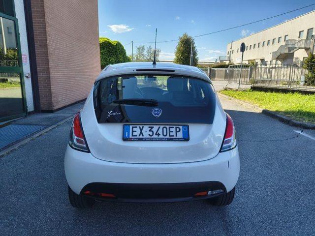 LANCIA Ypsilon 1.2 69 CV 5 porte Silver NEOPATENTATI
