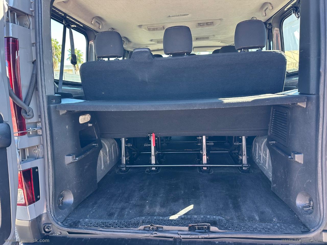RENAULT Trafic 9 POSTI 1.6 dCi 125CV+GANCIOTRAINO