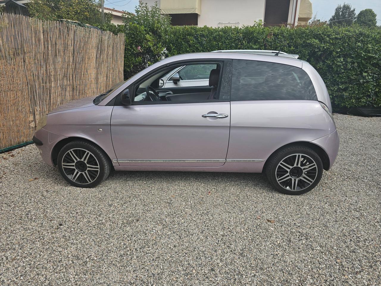 Lancia Ypsilon 1.3 MJT 75 CV Unyca