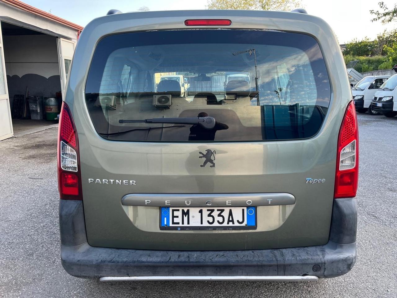 Peugeot partner tepee-5P-1.6 hdi-2012