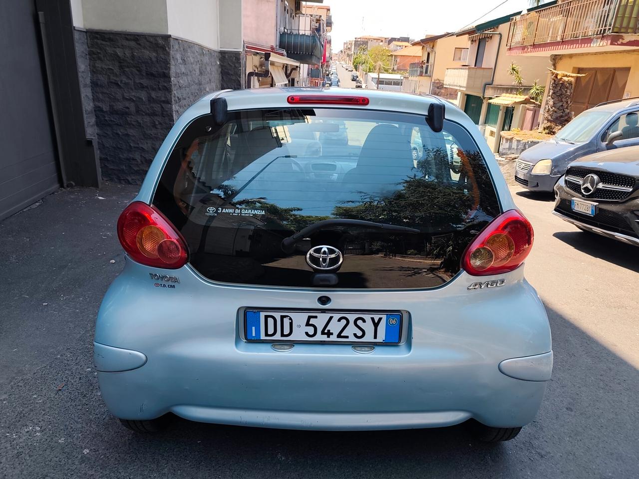 Toyota Aygo 1.0 benzina Automatica leggi