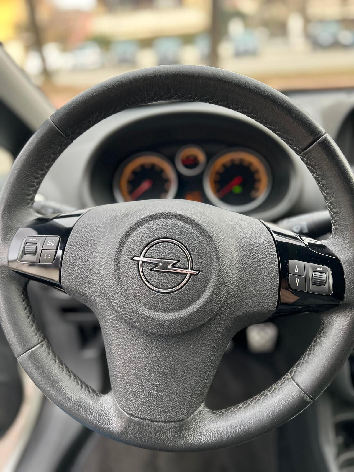Opel Corsa 1.4 16V 3 porte b-color X NEOPATENTATI