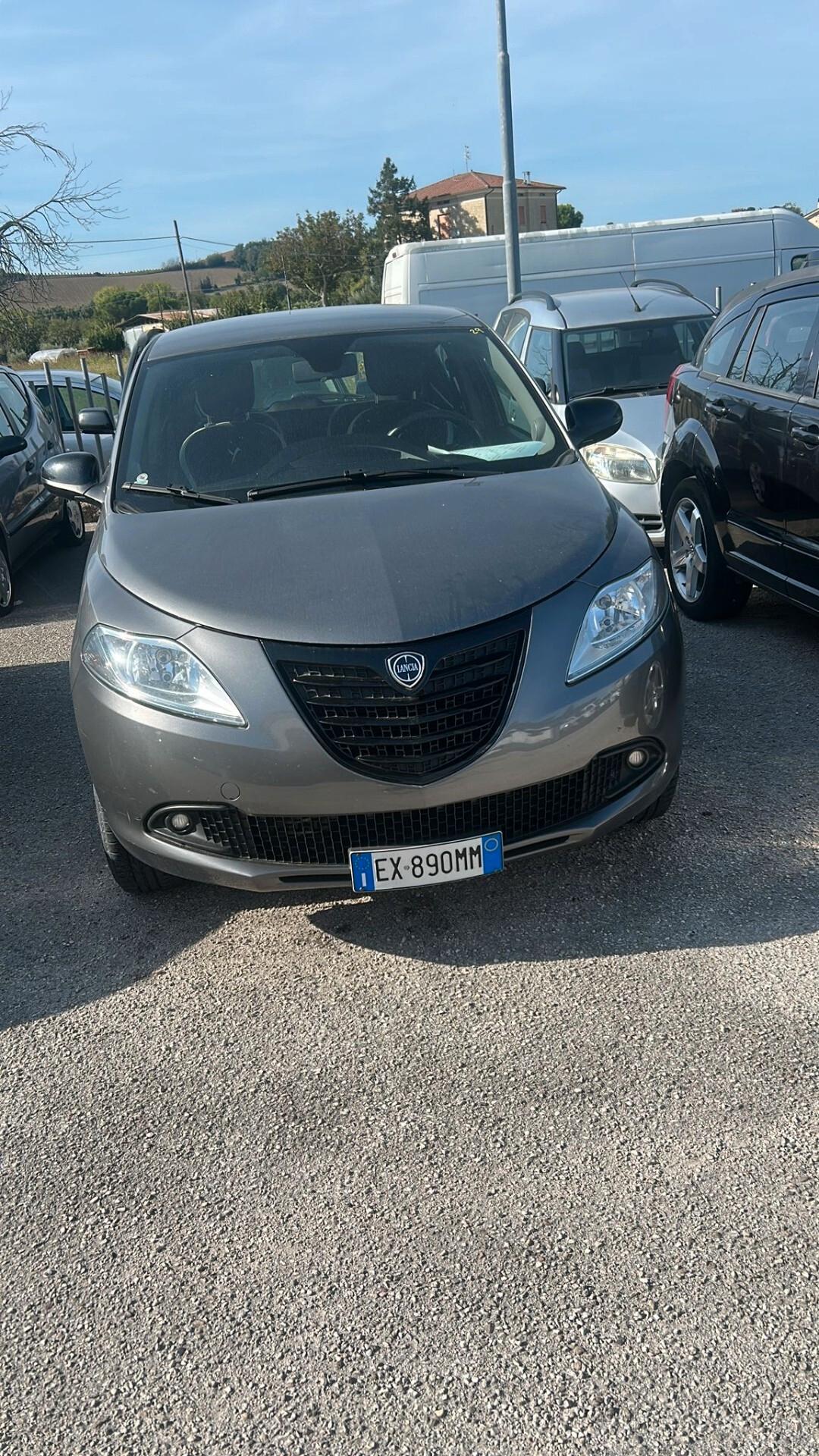 Lancia Ypsilon 0.9 TwinAir 85 CV 5 porte Metano Ecochic Elle