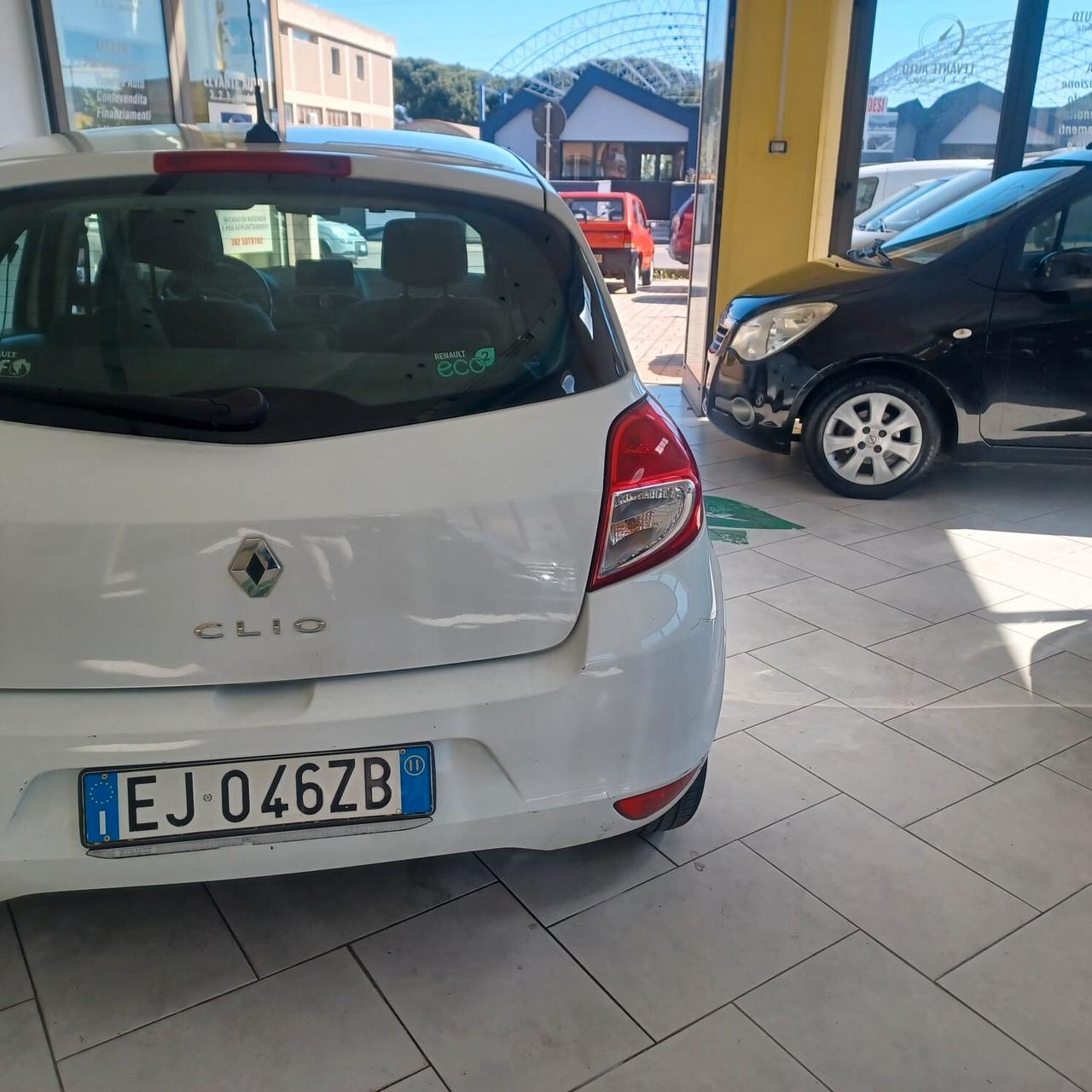NEOPATENTATI CLIO 1.2 AFFIDABILE GARANZIA 12 MESI